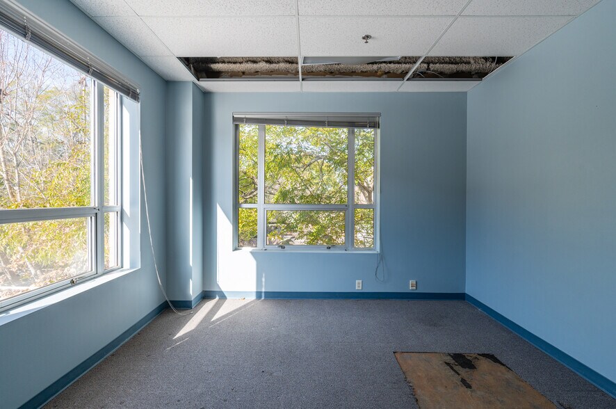 More Photos Of 308 W Rosemary St, Chapel Hill Office For Sale