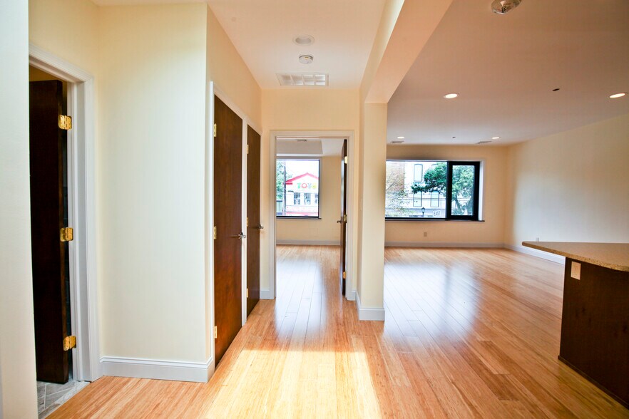 More Photos Of 266 Main St, Huntington Storefront For Lease