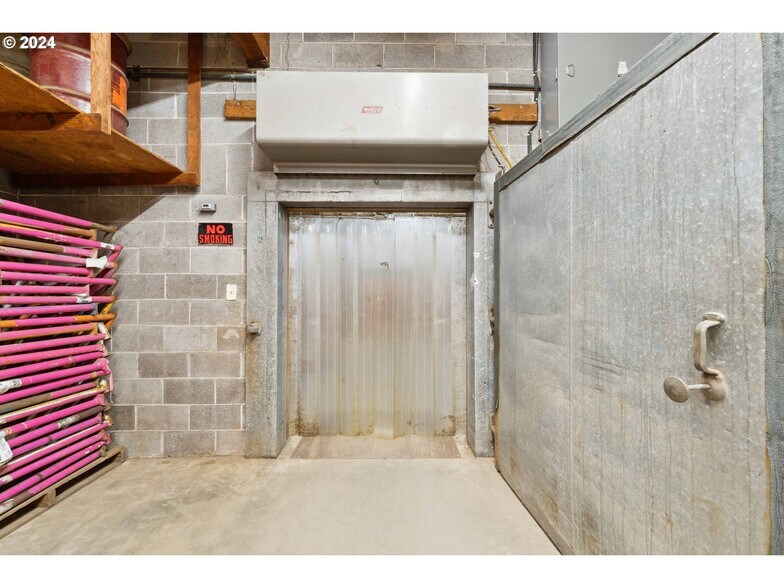 More Photos Of 665 Hemlock Ave, Coos Bay Refrigeration Cold Storage For Sale