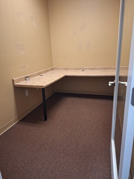 More Photos Of 3928 McCarty Ln, Lafayette Office For Sale