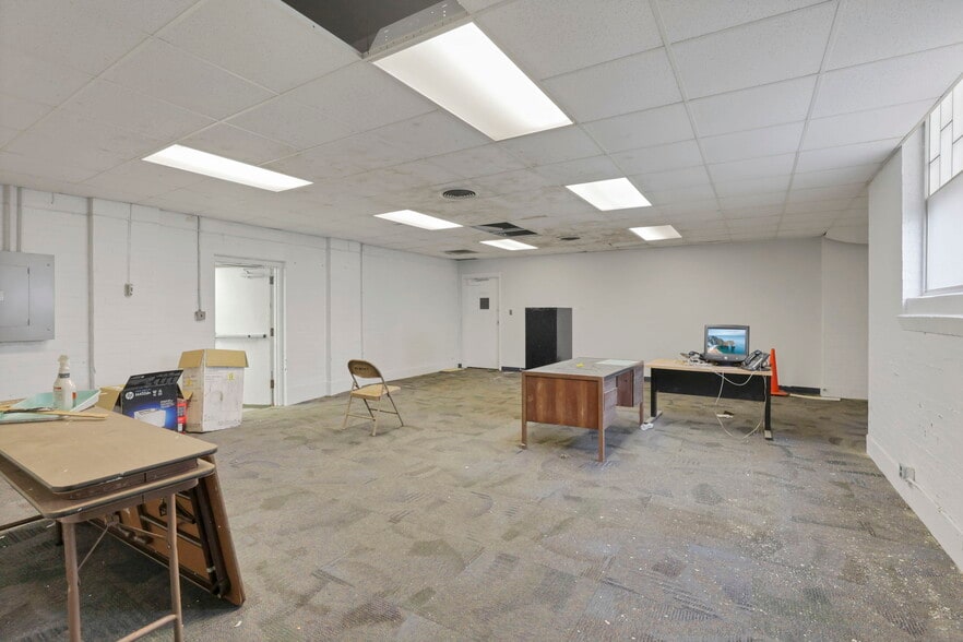 More Photos Of 300 E Auburn Ave, Springfield Office For Sale