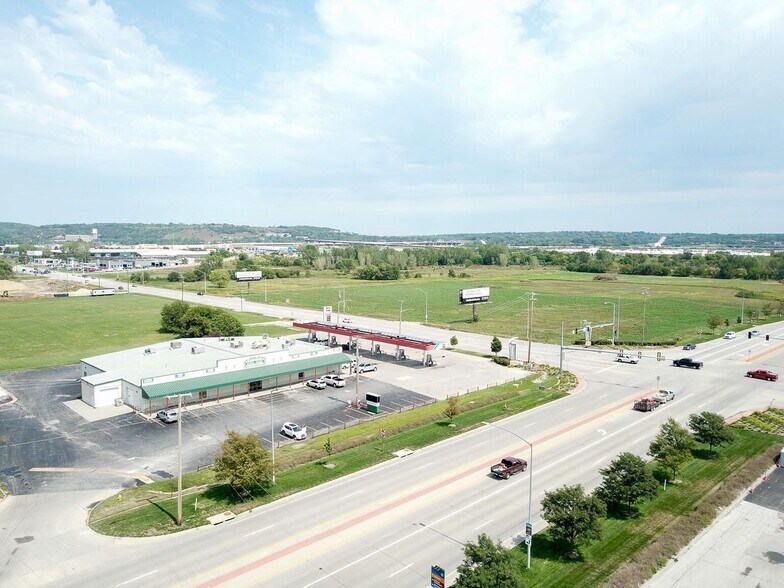 More Photos Of 4040 S Expressway, Council Bluffs Convenience Store For Lease
