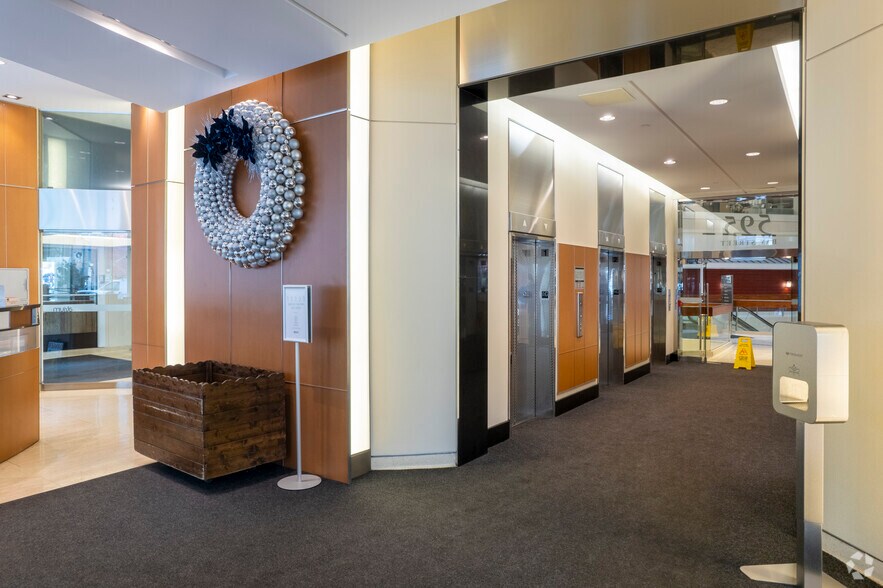 More Photos Of 595 Bay St, Toronto Office For Lease
