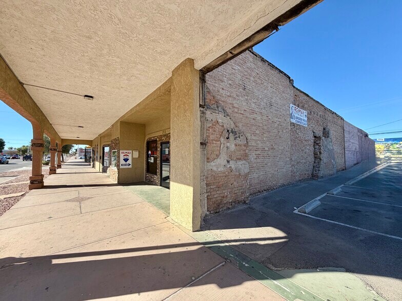 More Photos Of 213 W Hobsonway, Blythe Office Residential For Sale