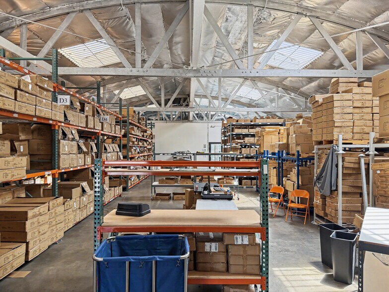 More Photos Of 1507-1509 Maple Ave, Los Angeles Warehouse For Lease