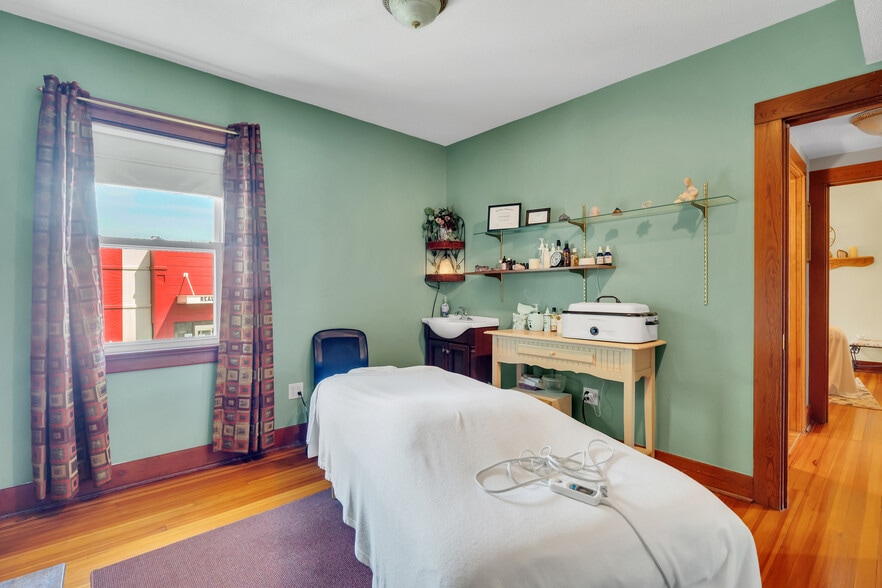 More Photos Of 710 E Main St, Meriden Freestanding For Sale