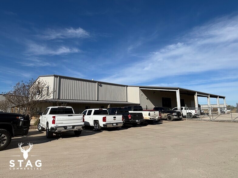 More Photos Of 7420 FM 2449, Ponder Office For Lease