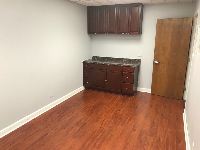 More Photos Of 4260 Westbrook Dr, Aurora Loft Creative Space For Lease