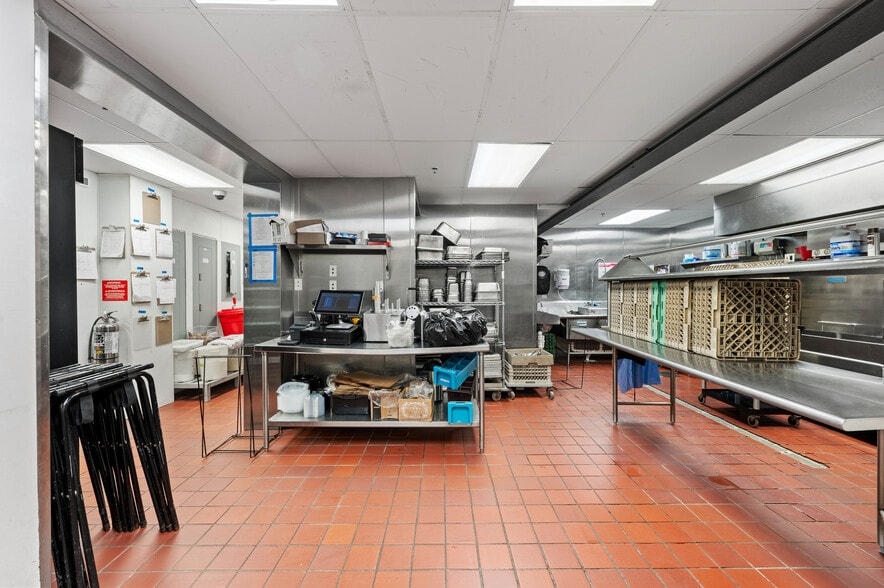 More Photos Of 655 2nd Ave S, Saint Petersburg Restaurant For Sale