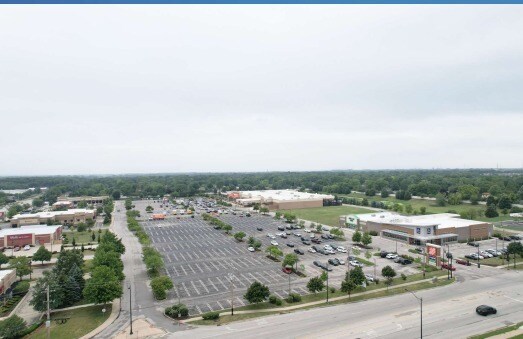 More Photos Of 663 Brook Forest Ave, Shorewood Convenience Store For Sale