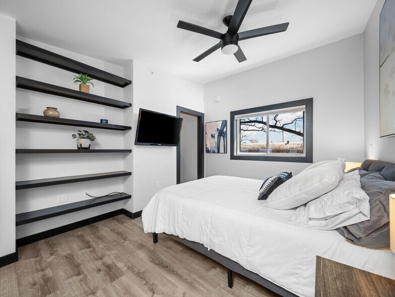 More Photos Of 1323 Cass St, Traverse City Flex For Sale