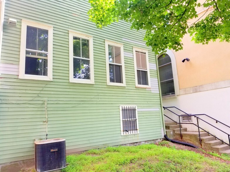 More Photos Of 325 Front St, Belvidere Office For Lease