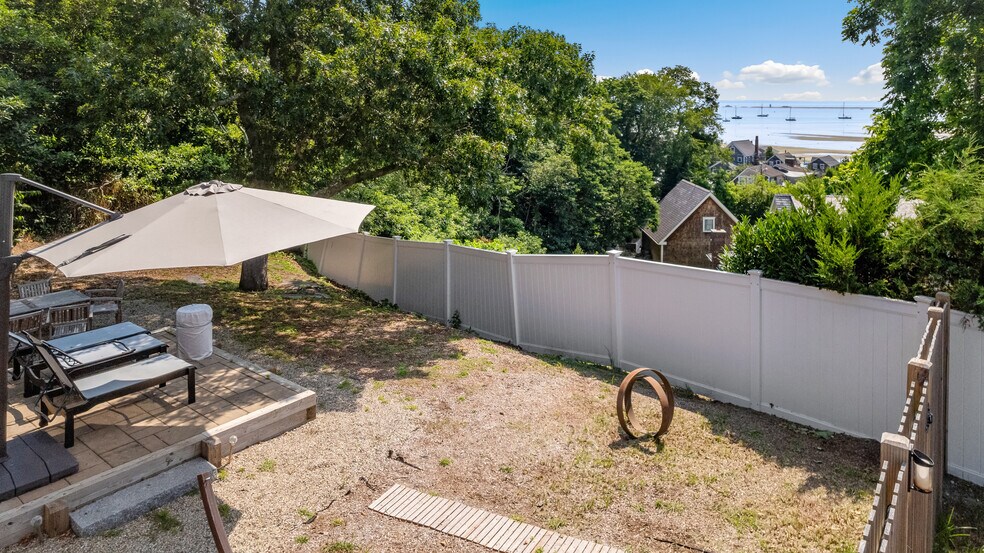 More Photos Of 105 Bradford Street Ext, Provincetown Hotel For Sale