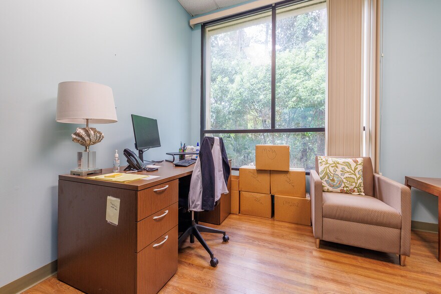 More Photos Of 815 E 68th St, Savannah Medical For Lease