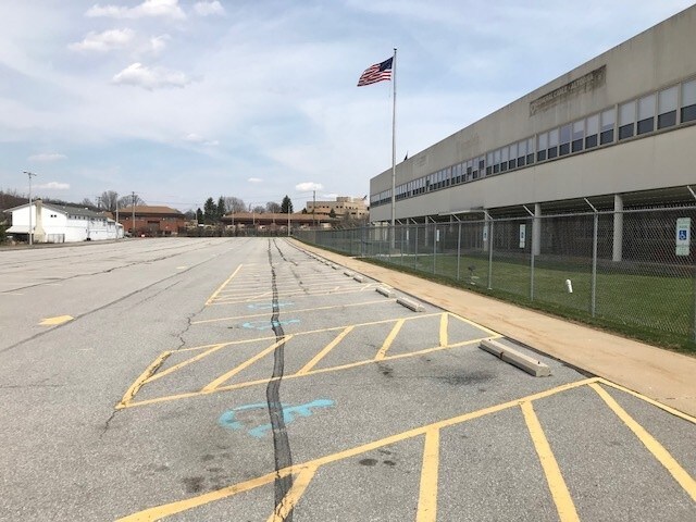 More Photos Of 3121 Pleasant Valley Blvd, Altoona Light Distribution For Lease