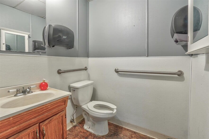 More Photos Of 6801 Highway Blvd, Katy Freestanding For Sale