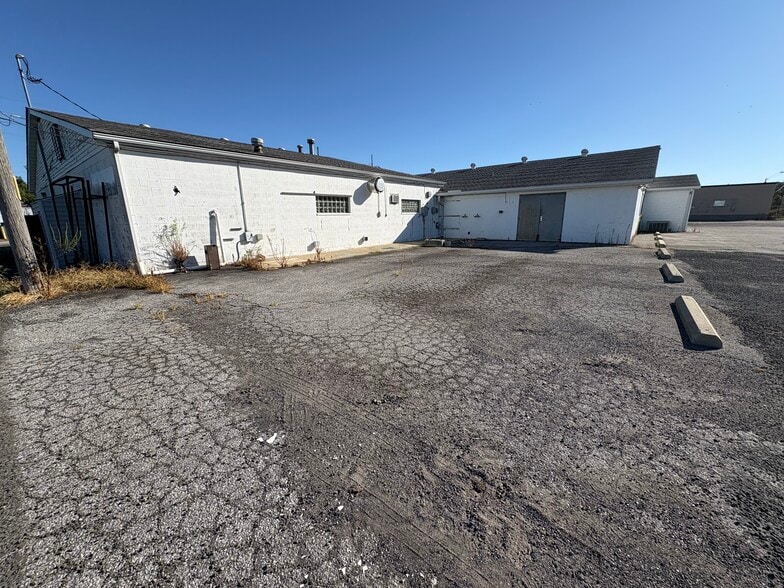More Photos Of 810 Deal St, Highland Industrial For Sale