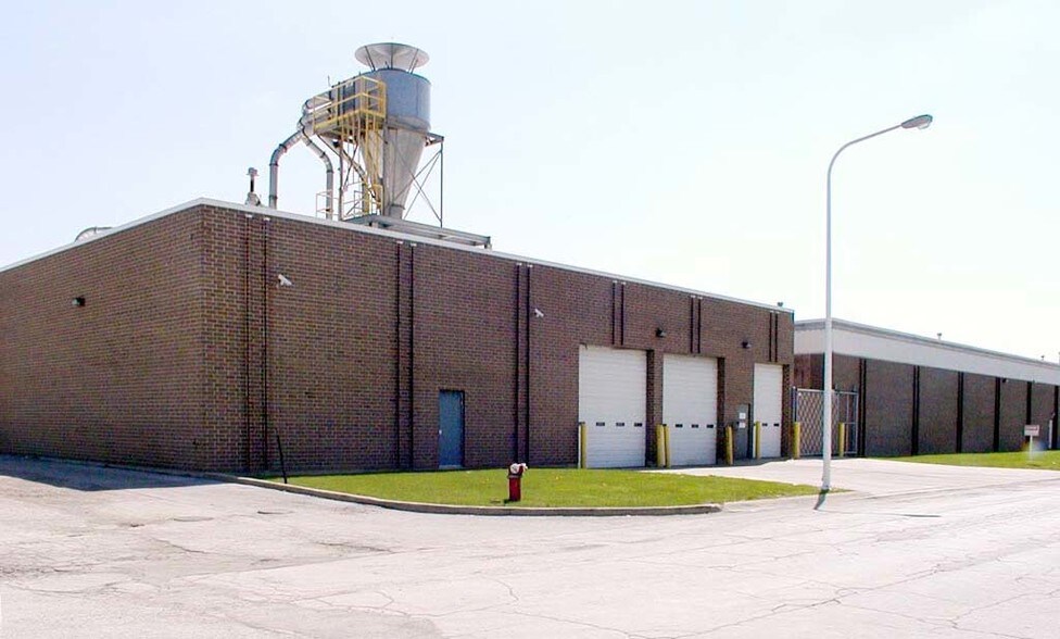 More Photos Of 5858 W 73rd St, Bedford Park Manufacturing For Sale