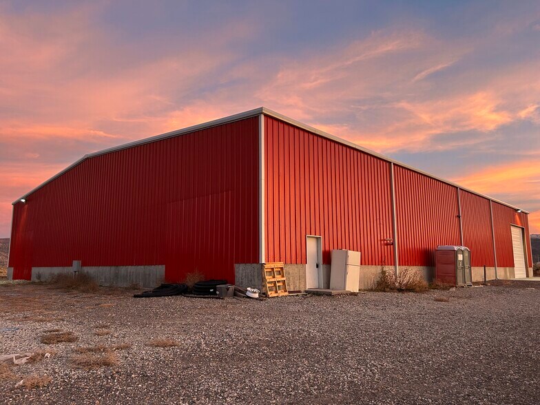 More Photos Of 2700 Kane Springs Rd, Parowan Warehouse For Lease