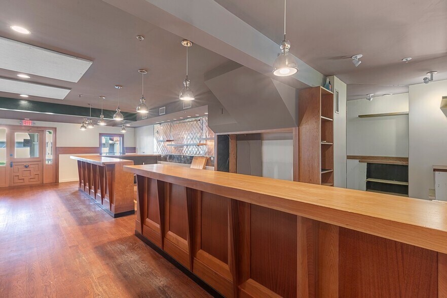More Photos Of 78 Main St, Centerbrook Restaurant For Lease
