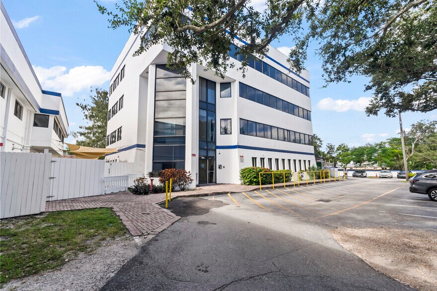 More Photos Of 3201 Griffin Rd, Fort Lauderdale Loft Creative Space For Lease