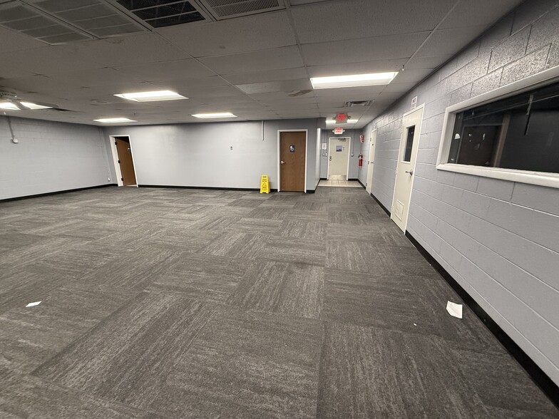 More Photos Of 6923 E 14th St, Tulsa Service For Sale