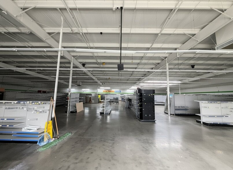 More Photos Of 1514 Sampson St, Westlake Freestanding For Sale