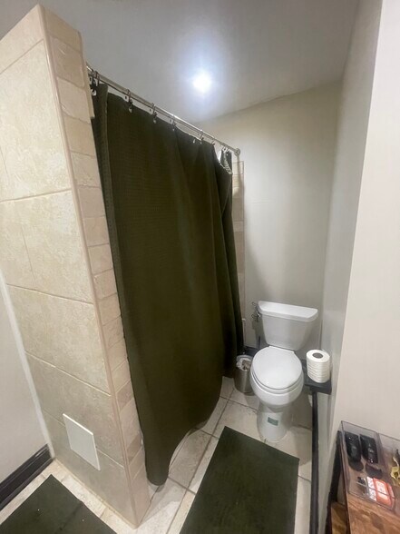 More Photos Of 5817 Ellsworth Ave, Pittsburgh Storefront Retail Office For Lease