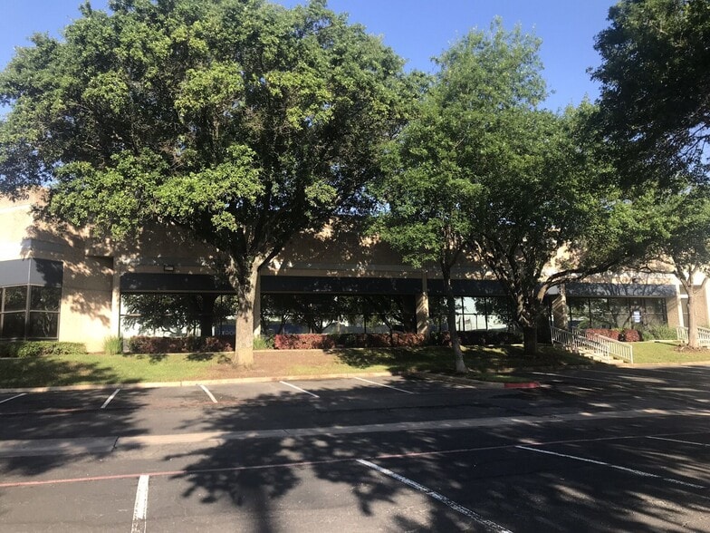 Primary Photo Of 700 Jeffrey Way, Round Rock Flex For Lease