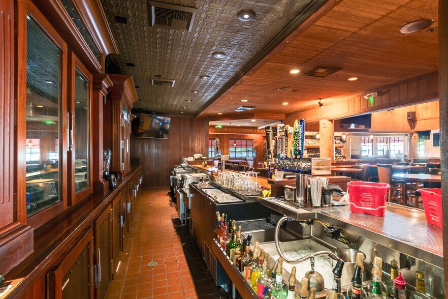 More Photos Of 1905 S Commerce Center Dr E, San Bernardino Restaurant For Lease