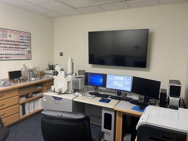 More Photos Of 3320 McLemore Dr, Pensacola Flex For Sale