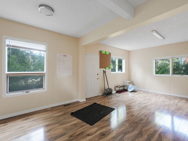 More Photos Of 9630 74 Av NW, Edmonton Flex For Sale