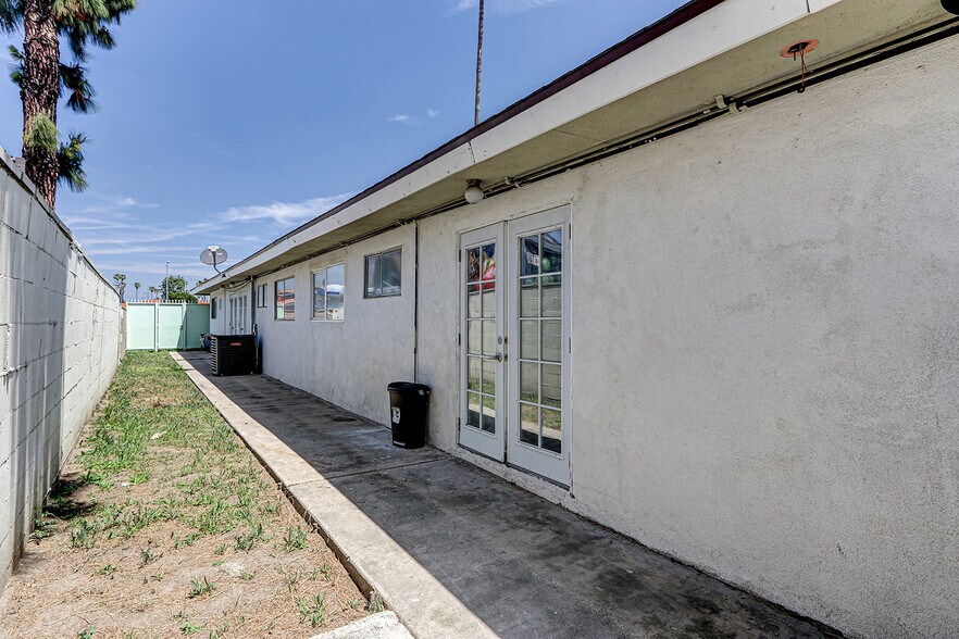 More Photos Of 2018 E La Palma Ave, Anaheim Apartments For Lease