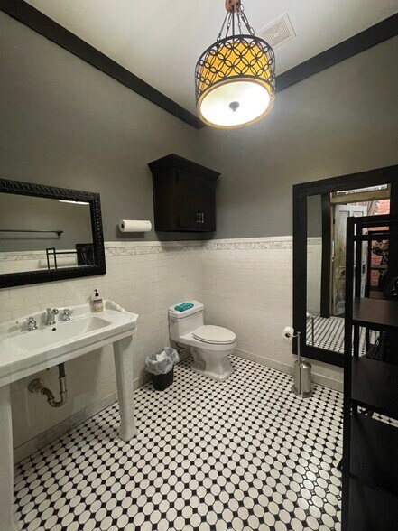 More Photos Of 126 N 8th St, Midlothian Storefront For Lease