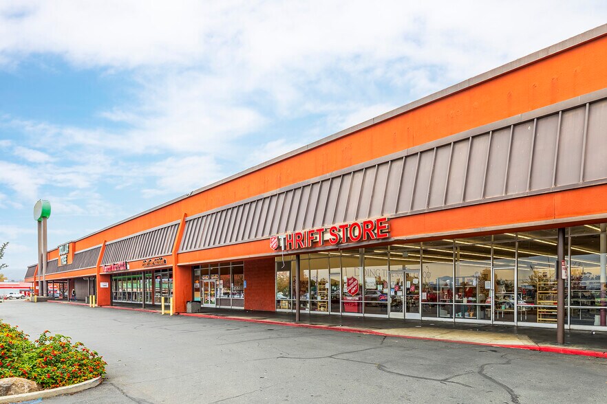 More Photos Of 1815-1985 Oro Dam Blvd E, Oroville Department Store For Sale
