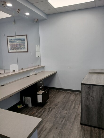 More Photos Of 4138 N Broadway St, Chicago Healthcare For Lease