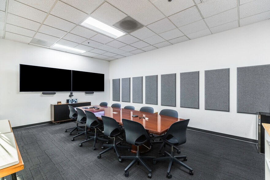 More Photos Of 82 Pioneer Way, Mountain View Research And Development For Lease