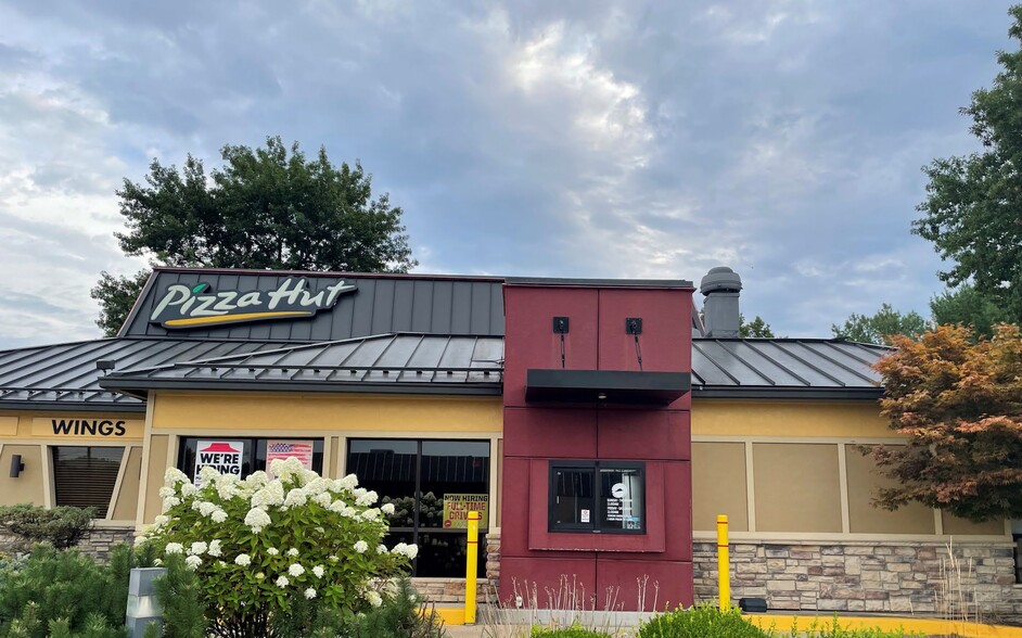 Primary Photo Of 2665 Manchester Rd, Akron Fast Food For Sale