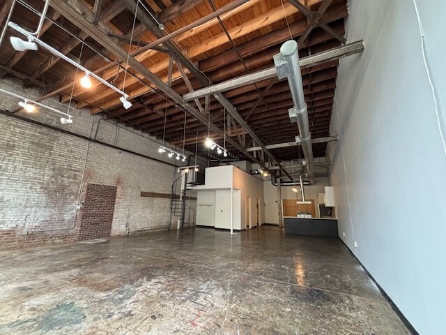 More Photos Of 887 W Marietta St NW, Atlanta Loft Creative Space For Lease