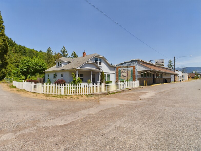 Primary Photo Of 47393 Highway 58, Oakridge Convenience Store For Sale