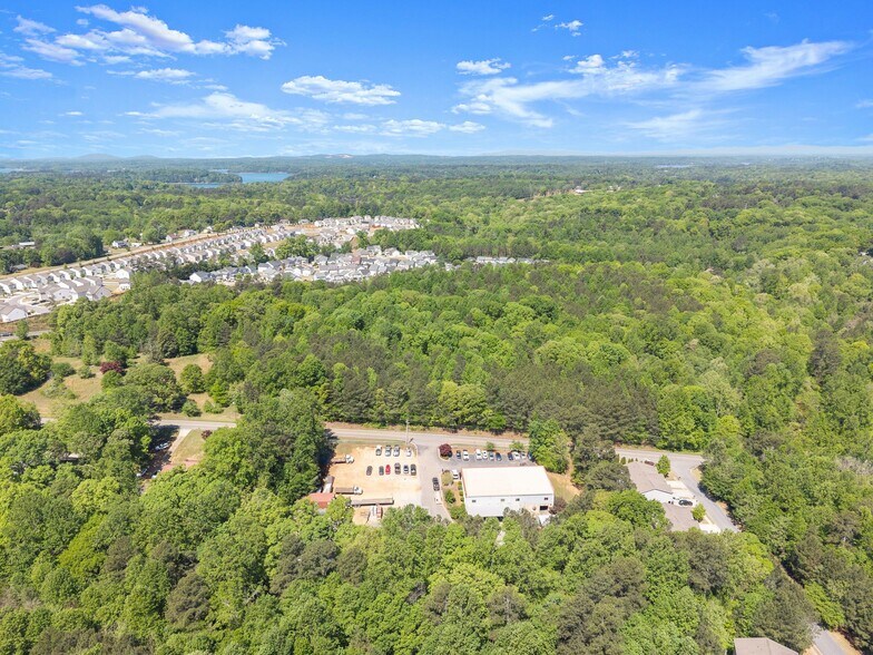 More Photos Of 3917 Old Flowery Branch Rd, Oakwood Flex For Lease