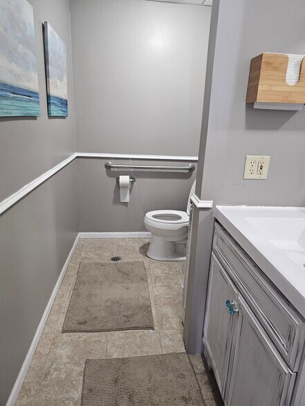 More Photos Of 146 W Division St, River Falls Warehouse For Lease