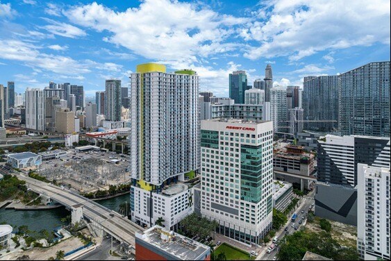 More Photos Of 175 SW 7th St, Miami Medical For Sale