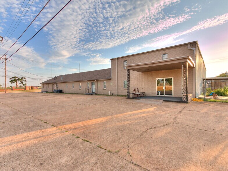 More Photos Of 809 SW 4th St, Moore Religious Facility For Sale