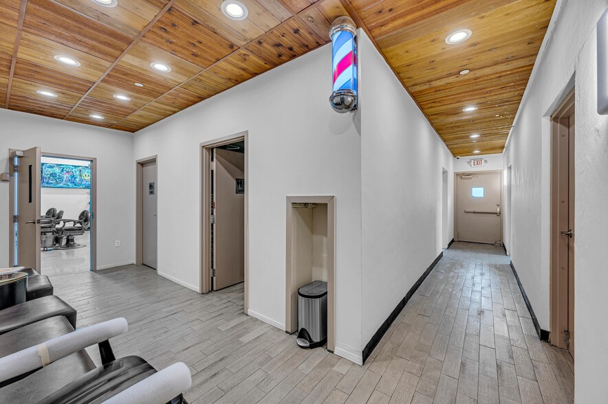 More Photos Of 815 NE 13th St, Fort Lauderdale Freestanding For Sale