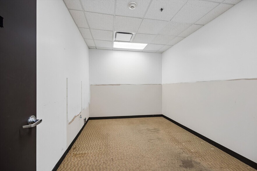 More Photos Of 4450 E Sam Houston Pky S, Pasadena General Retail For Lease