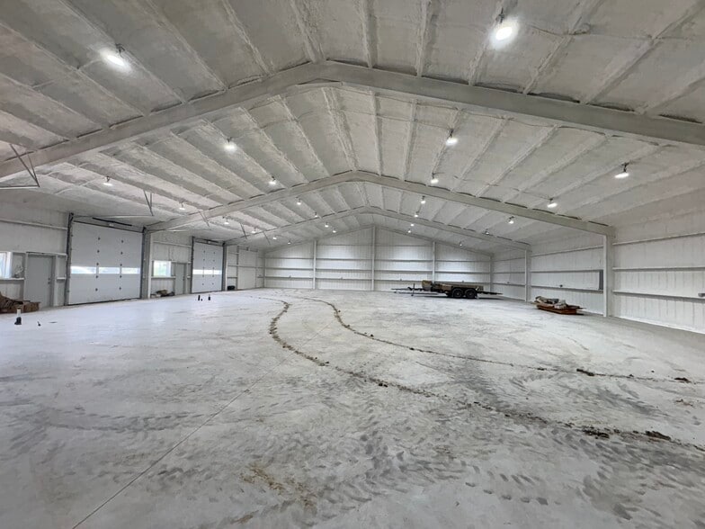 More Photos Of 130 Mission Dr, Sherman Warehouse For Lease