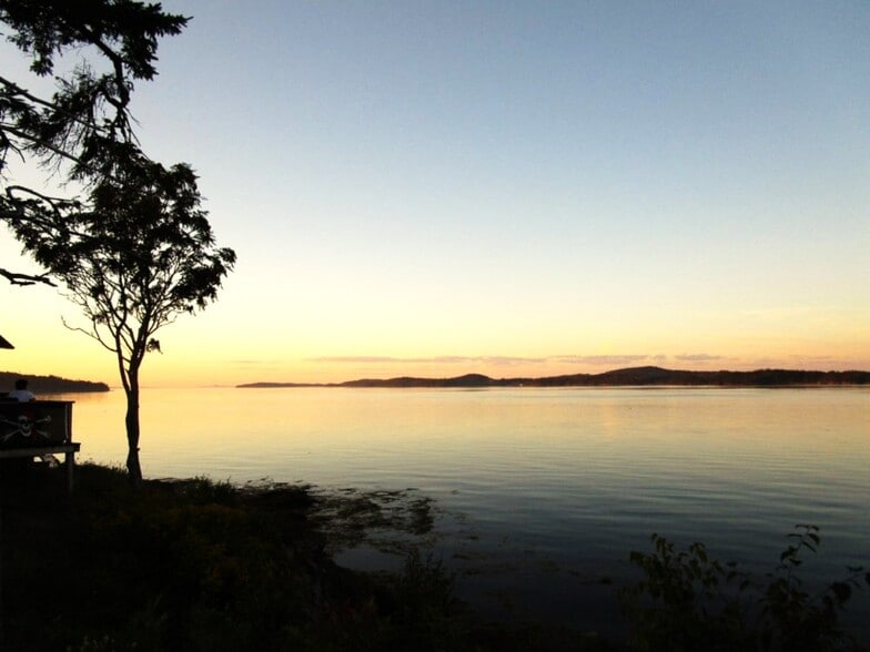 More Photos Of 24 Harris Point Rd, Eastport Hotel For Sale