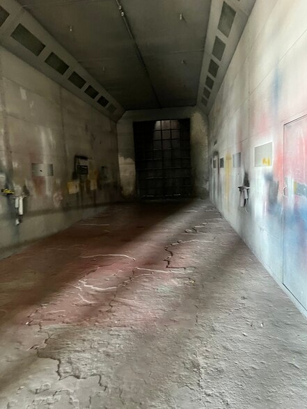 More Photos Of 2021 E 25th St, Los Angeles Manufacturing For Sale