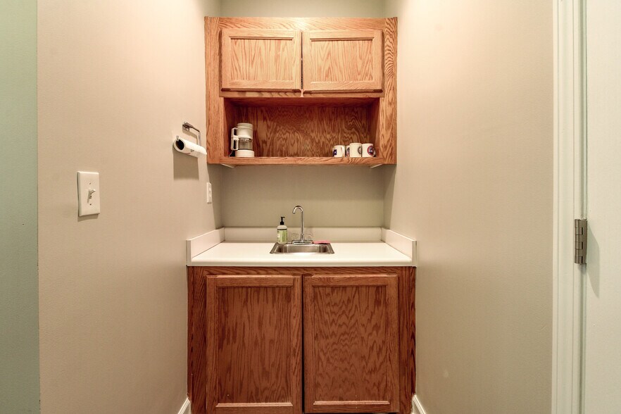 More Photos Of 3459 Acworth Due West Rd, Acworth Office For Sale